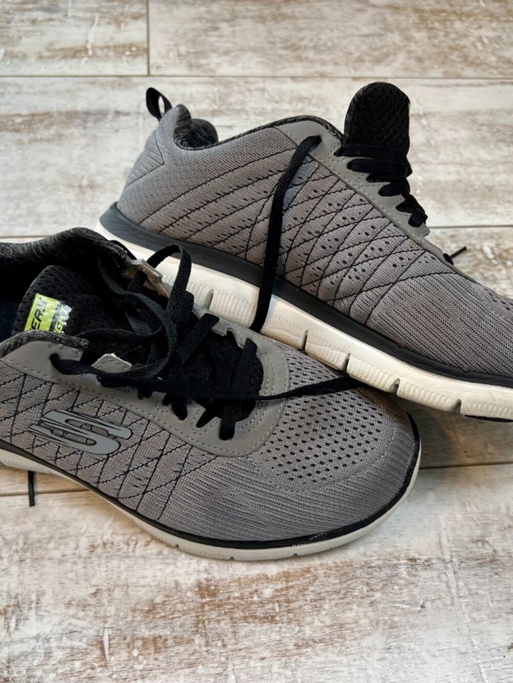 PRICE FIRM!  Mens Sketchers Dual-Lite Sneakers - Picture 3 of 9